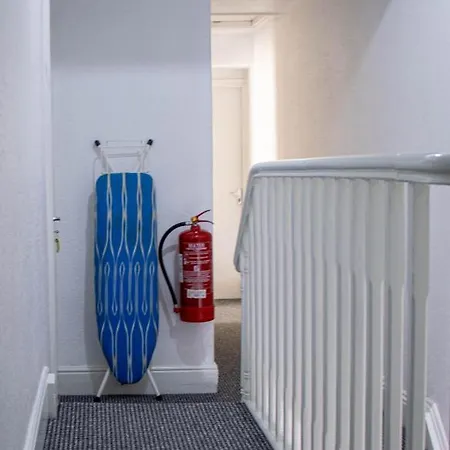 33 Turner Street רדקאר